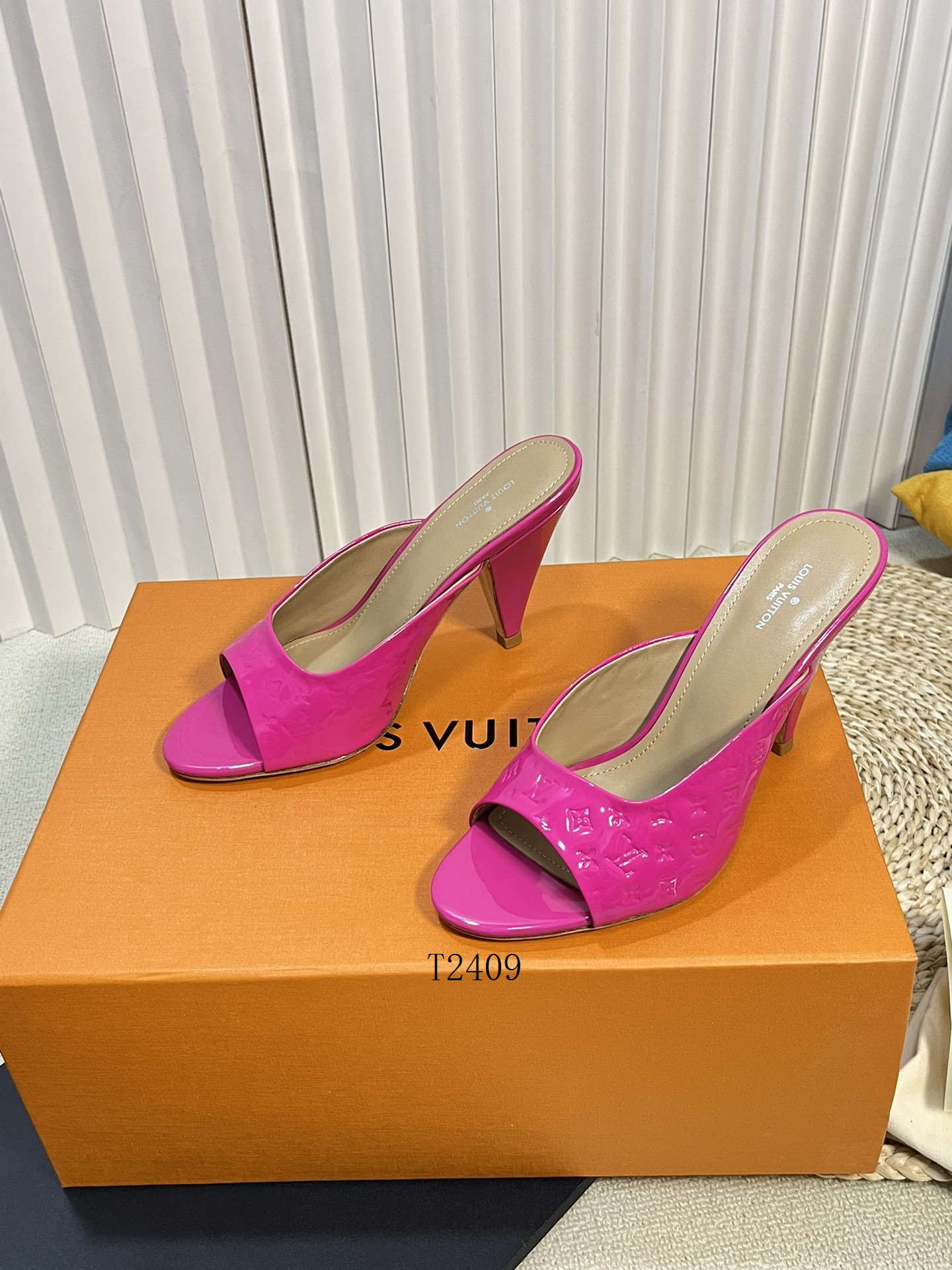 LV High Heel Woman 0916