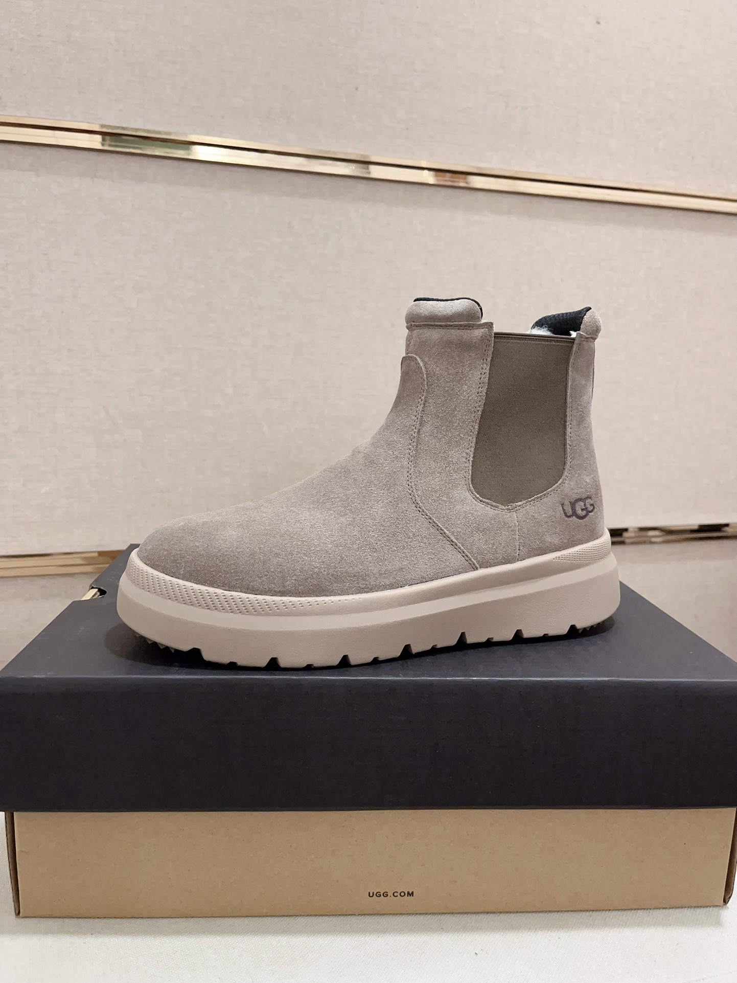 UGG sz38-45 h1001