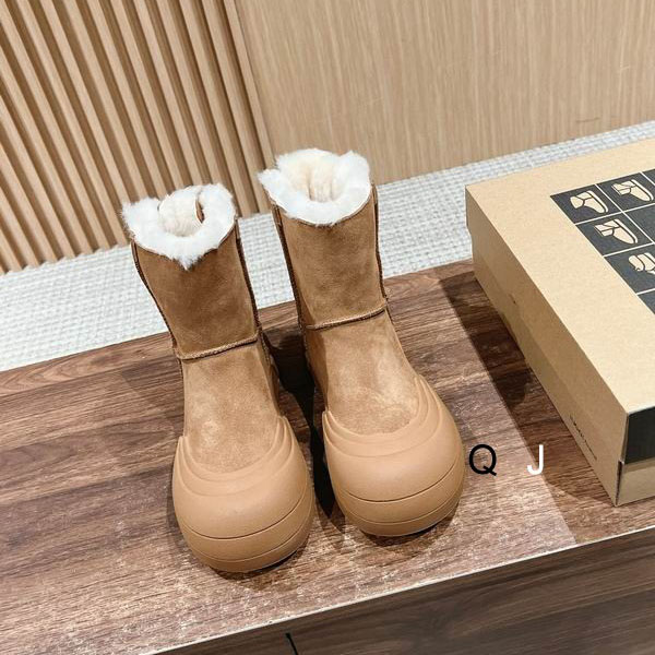 UGG sz35-40 J1108