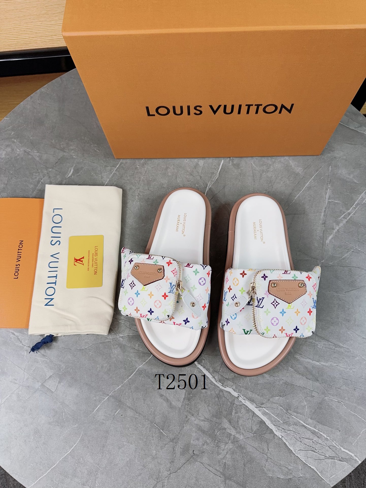 25 LV Slippers 1109