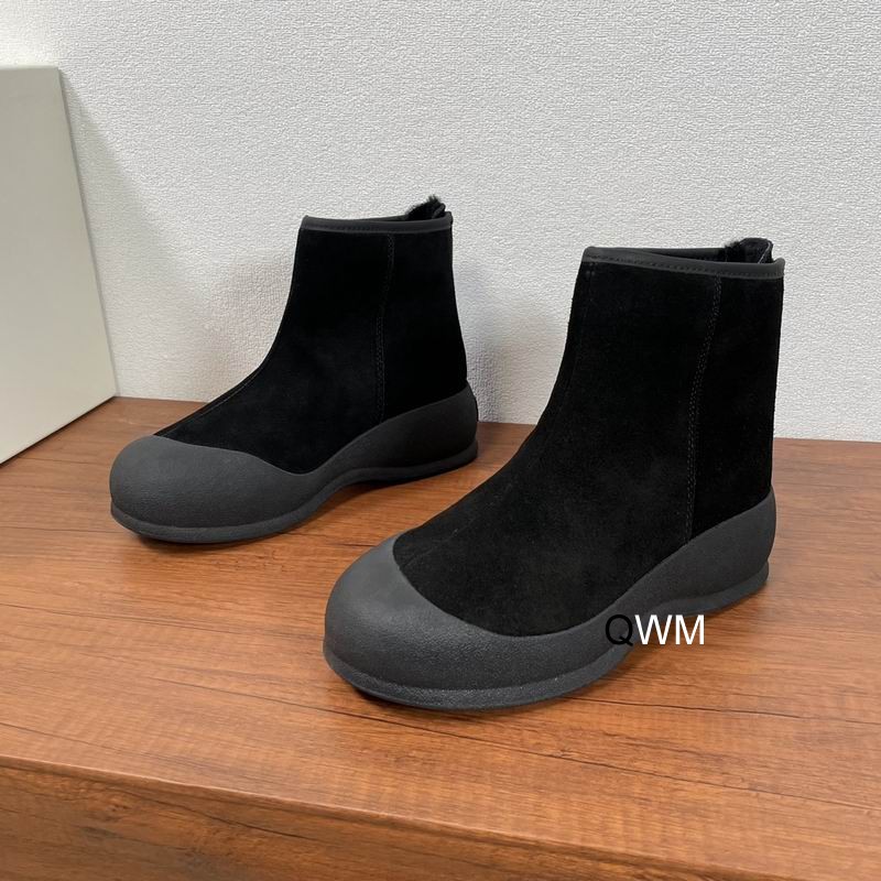 Bally High Cut man Ts