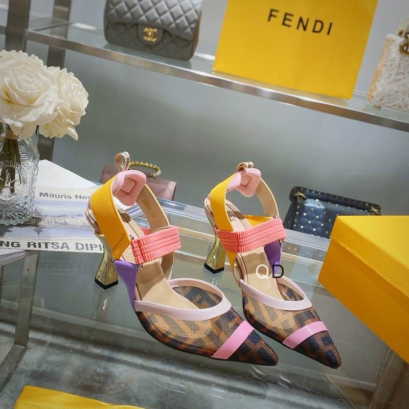 Fendi �߸�Ь Ts